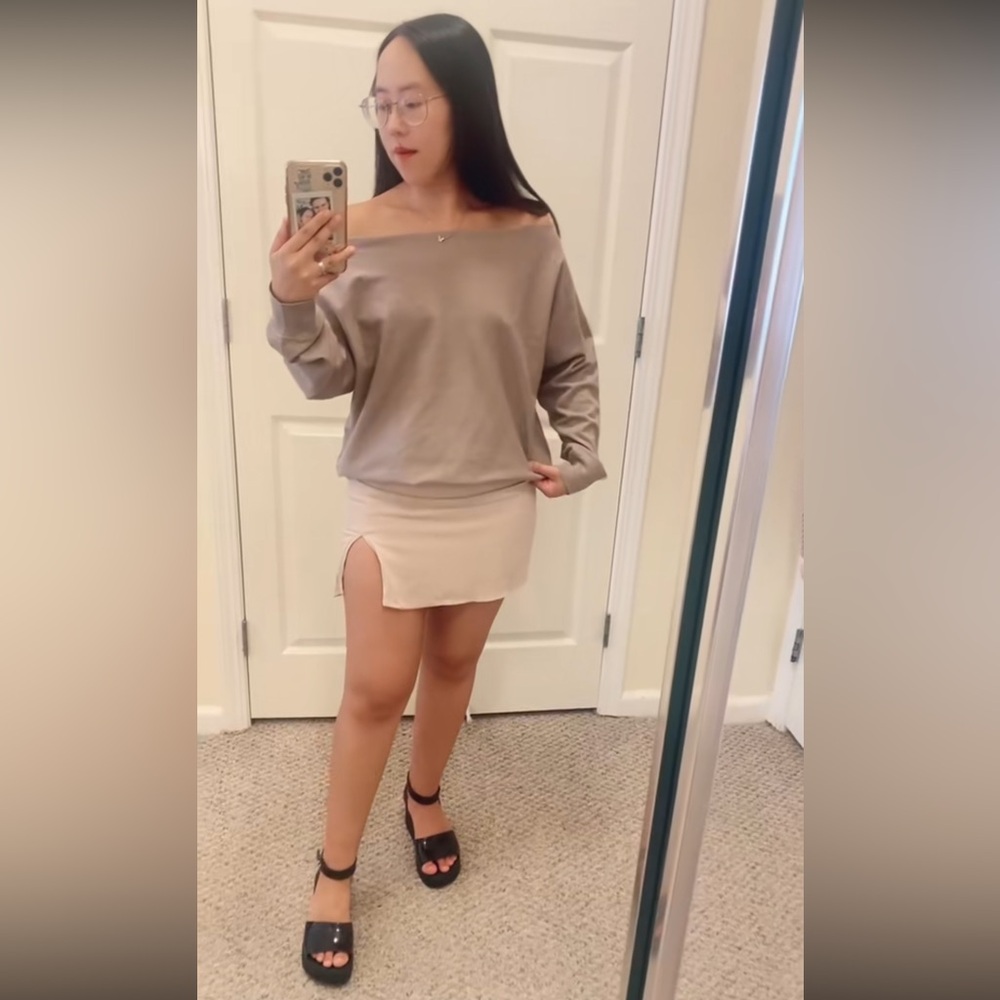 Aritzia mini skirt